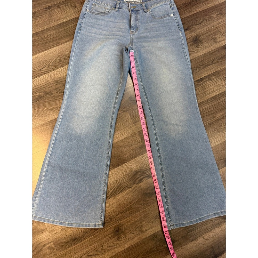No Boundaries Womens Light Wash Wide Leg Flare Jeans Size 8 Retro Denim